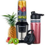De MOA MB10B Blender To Go is perfect voor een drukke levensstijl. Met een krachtige 800 Watt motor en zes roestvrijstalen mesjes blend je moeiteloos harde en zachte ingrediënten. De duurzame Tritan bekers van 600 ml met anti-lek dop zijn ideaal voor onderweg. Veiligheid en gebruiksgemak staan centraal, met anti-slip voetjes en vaatwasserbestendige onderdelen. Deze blender is de ideale keuze voor gezonde drankjes, zowel thuis als onderweg.
