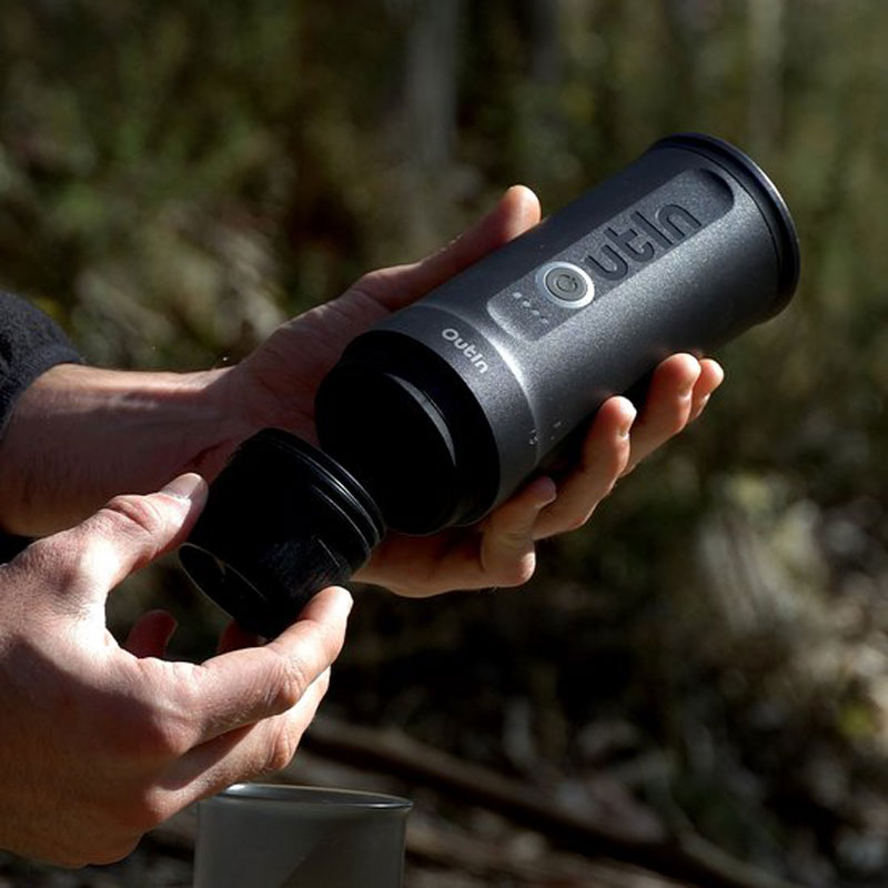 OutIn Nano - draagbare elektrische espressomachine - stijlvol en solide - verwarmt water - capsules & gemalen koffie - 20 bar - draagbare koffiemachine - reis & camping koffiezetapparaat 12 volt